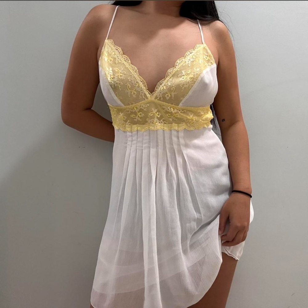 2007 Victoria’s Secret White & Yellow Babydoll Lace Slip Dress